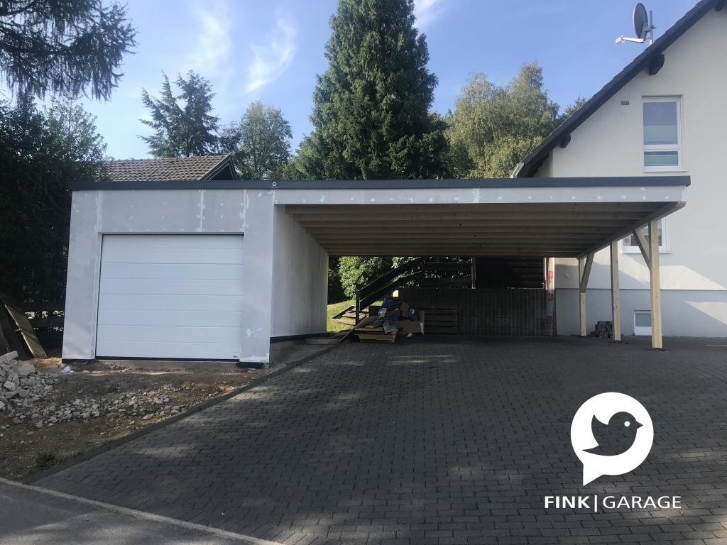 Einzelgarage mit Carport