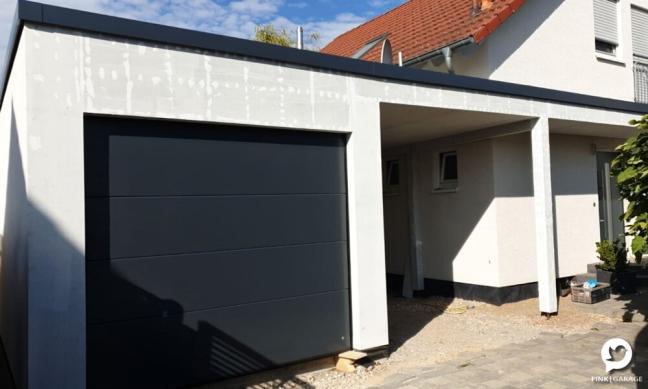 Fink Garage - Garagen Frontansicht mit Überdachung zum Hauseingang